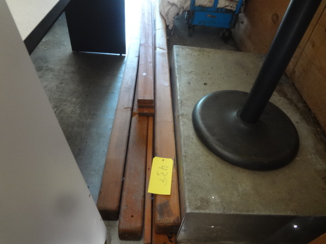lot 439 image: Lot of 4 X 4 Redwood Post