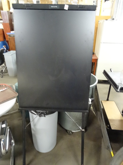 Easel