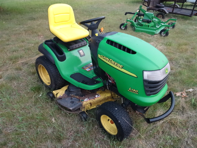 John Deere L130 lawn tractor