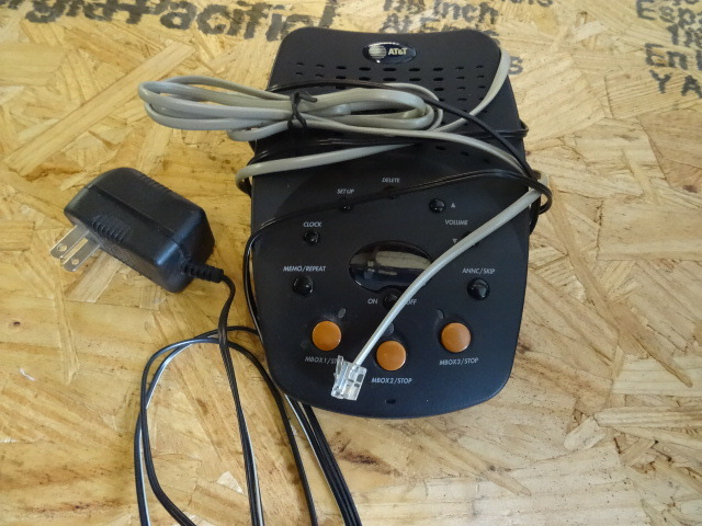 lot 10 image: AT&T Digital Answering Machine