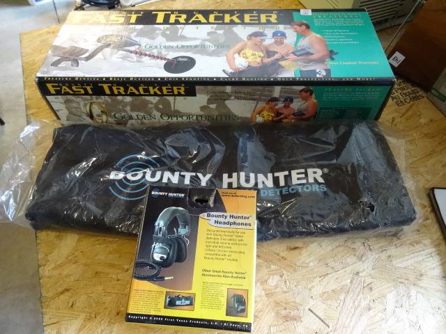 lot 13 image: Fast Tracker Metal Detector w Bounty Hunter Headset