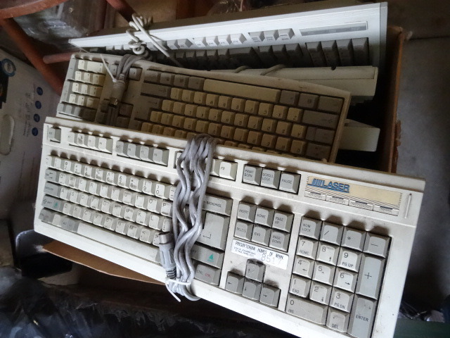 lot 14 image: Keyboards PS2 and large DIN connectors