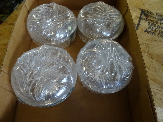 lot 15 image: 4 new CandyJewlery dishes