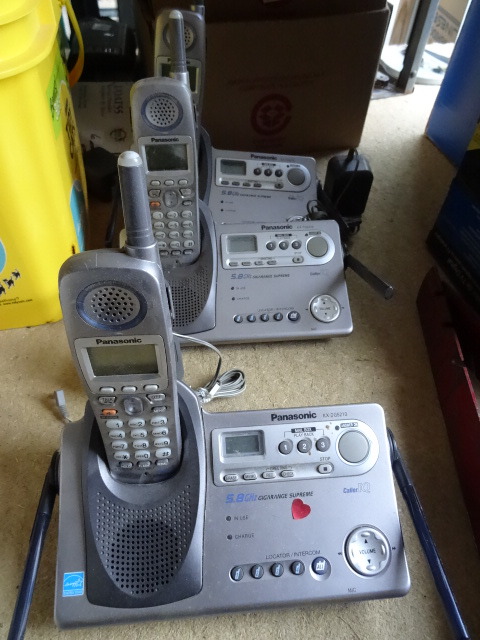 lot 22 image: 3 Panasonic cordless telephone kX-tg5210