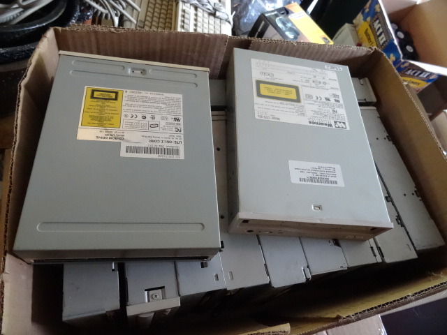 lot 33 image: CD Drives