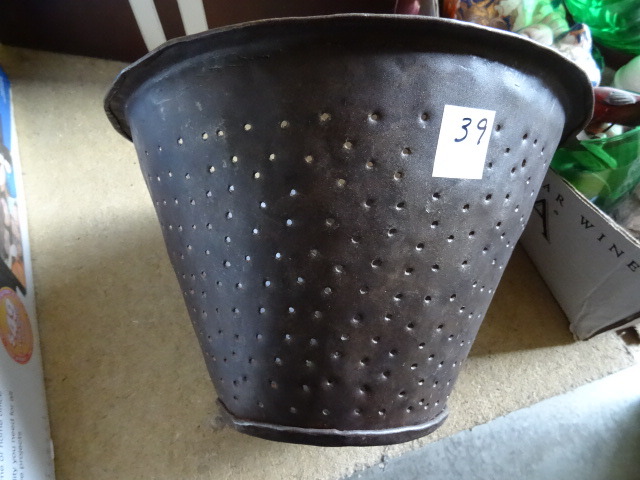 lot 39 image: Colander