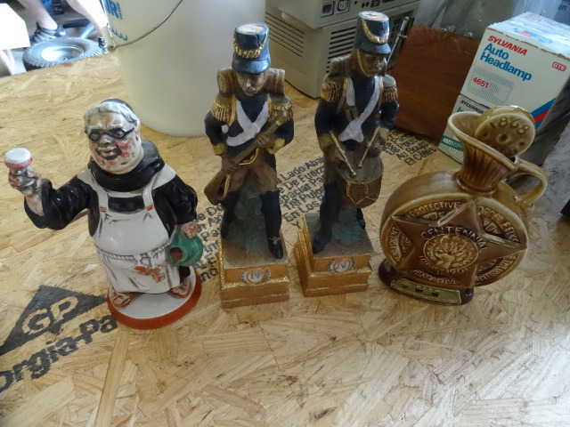 lot 44 image: 5 Decanters