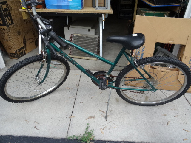 lot 70 image: Huffy Superia Bicycle