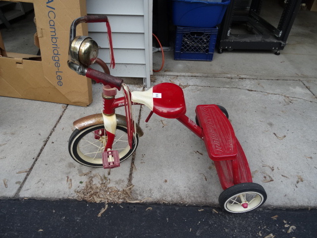 lot 104 image: Radio Flyer Tricycle