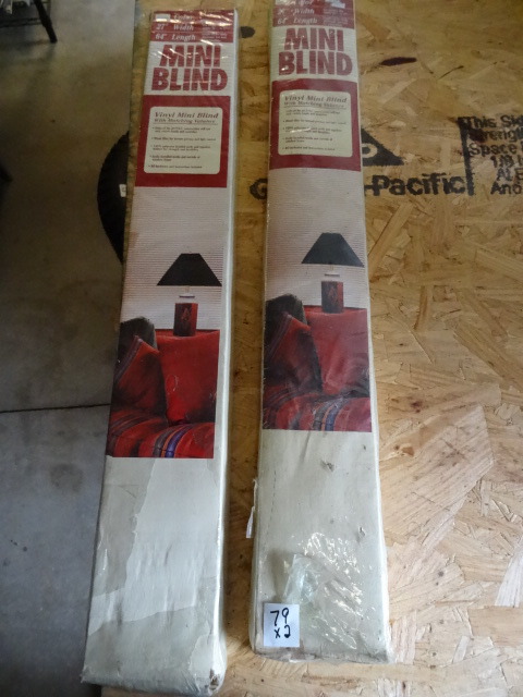 lot 79 image: 26x64 vinyl mini blinds