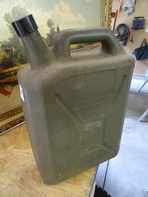 lot 117 image: Military Style Water Container