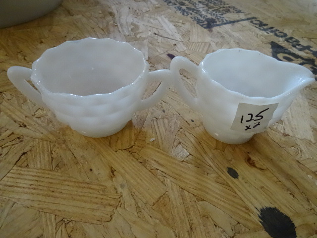 lot 125 image: Sugar and Creamer Set