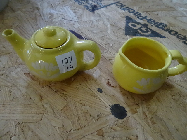 lot 127 image: Tea Pot and Creamer Set (Yellow)