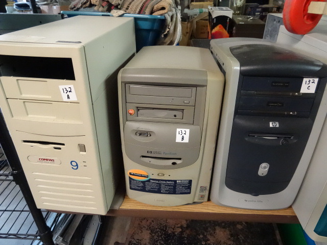 lot 132 image: Computers (3)