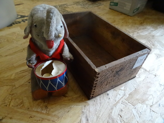 lot 175 image: Vintage Box and Wind Up toy Elephant