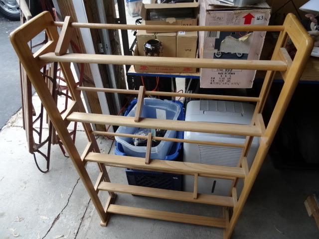 lot 185 image: Multi-Media Rack