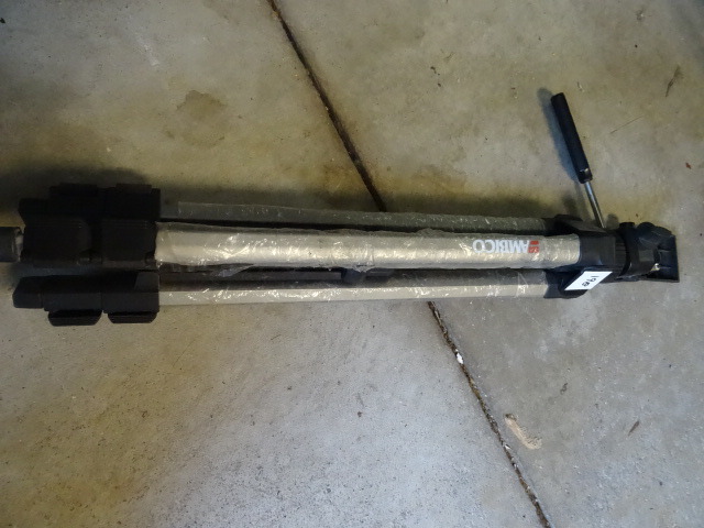 lot 198 image: Ambico V-0555 Camera Tri-pod