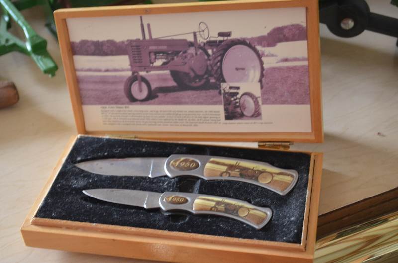 1950's Tractor Pocket Knife Set K & C Auctions Buffalo Estate
