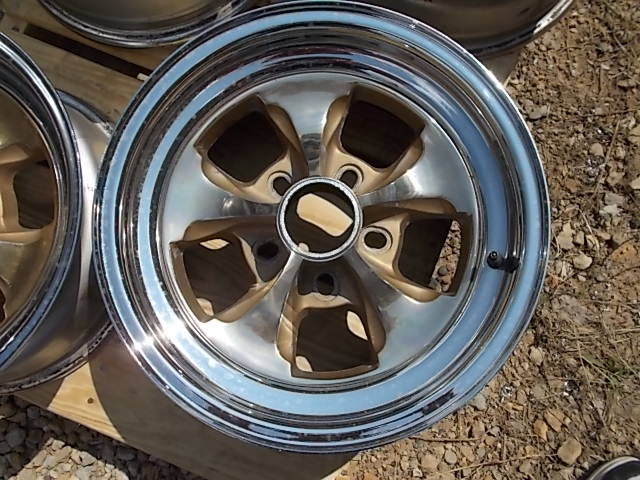 lot 226 image: Wheels