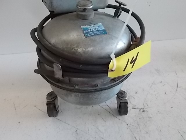 lot 14 image: Blue Point Model BB40AB Brake Bleed...
