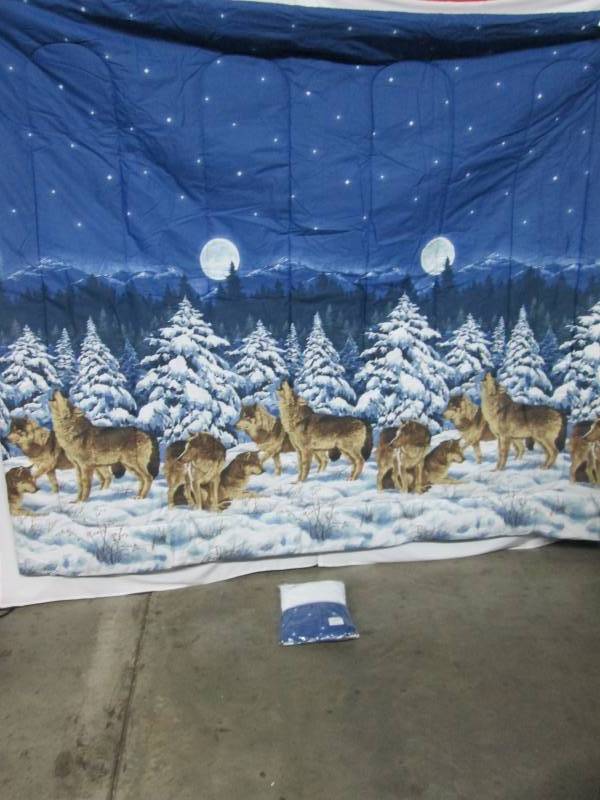 lot 73 image: Midnight Wolves Bed Set - King