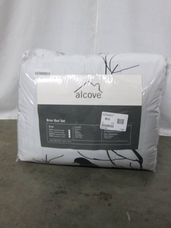 lot 77 image: Alcove Briar Comforter Set - Twin
