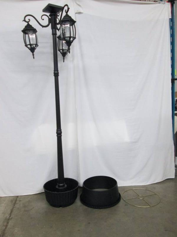lot 45 image: McLeland Design Madison Solar LamppostPlanter