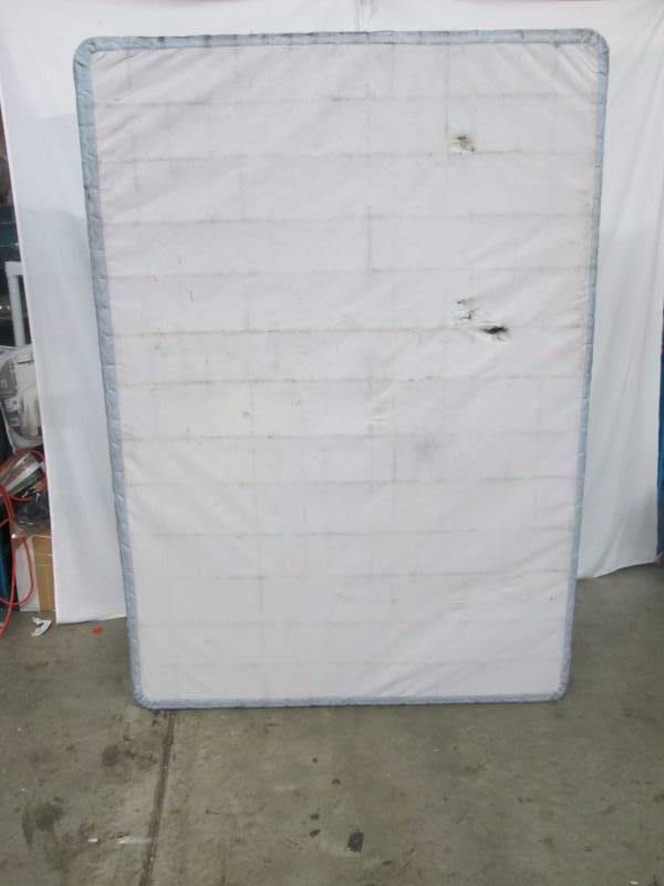lot 82 image: Serta Box Spring - Full