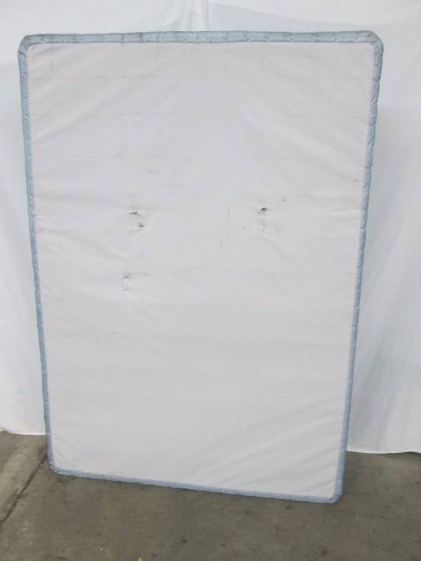 lot 81 image: Serta Box Spring - Full
