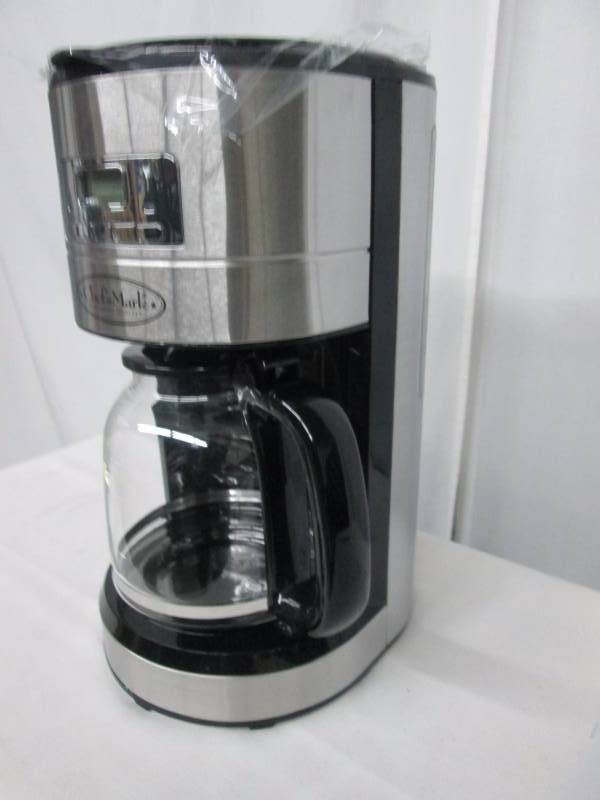 lot 43 image: Chefs Mark 12-Cup Programmable Coffeemaker