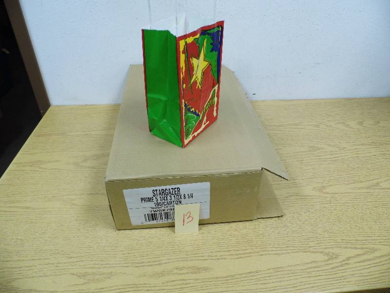 lot 13 image: Gift Bags