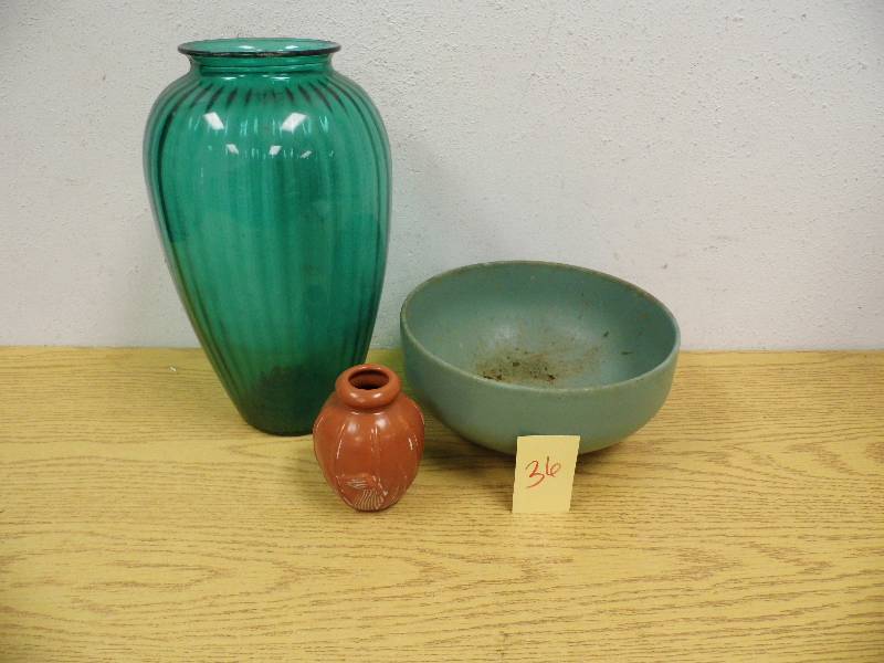 lot 36 image: Large Vase, Small Vase, Bowl