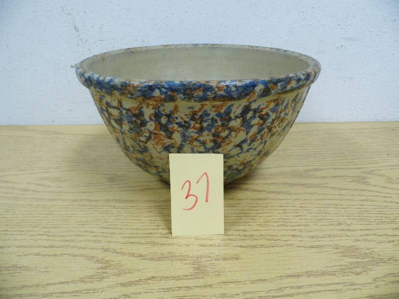 lot 37 image: Red Wing Sponge Bowl