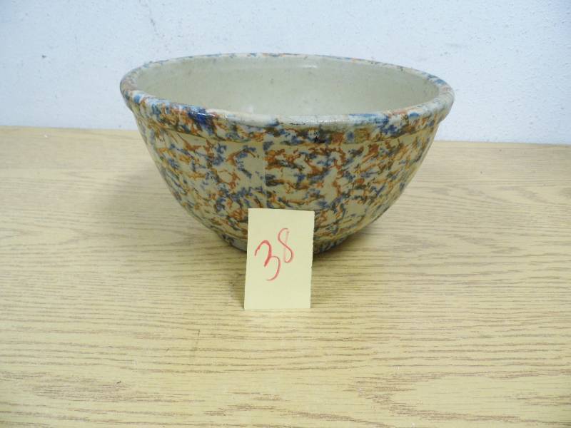 lot 38 image: Red Wing Sponge Bowl