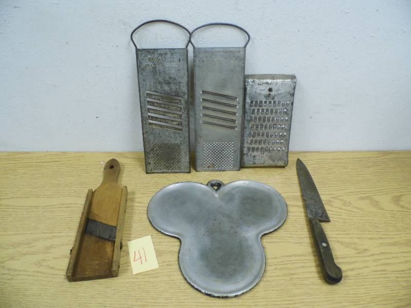 lot 41 image: Vintage Kitchen Items