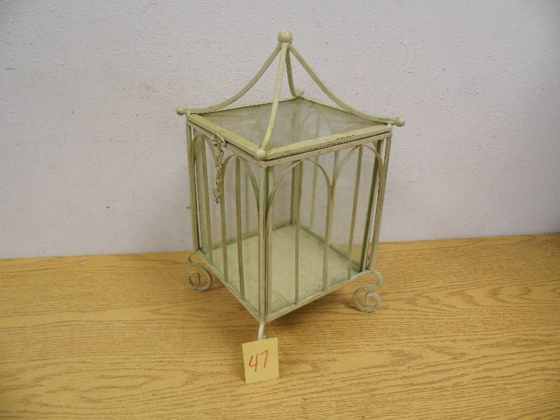 lot 47 image: Display Piece of Terrarium