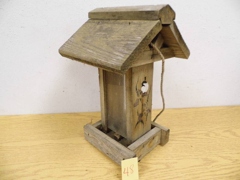 lot 48 image: Bird Feeder