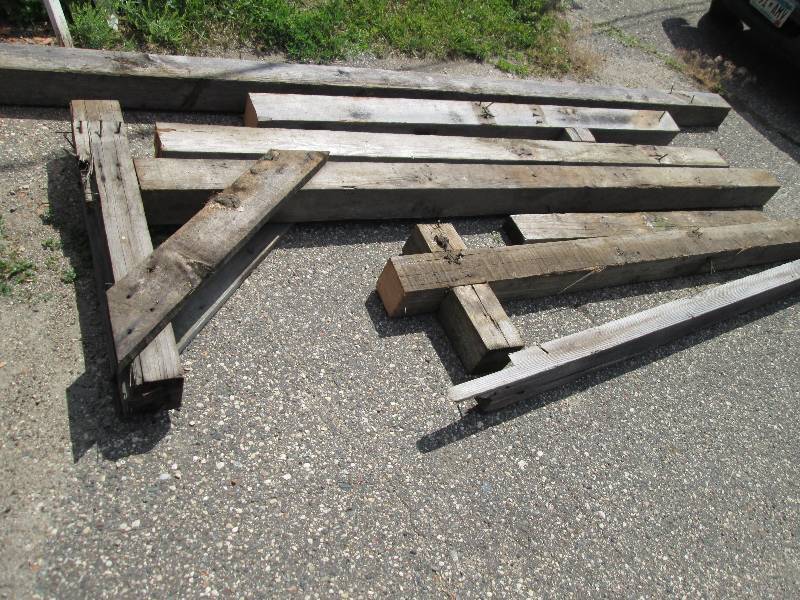 Assorted 5.5 x 5.5 barnwood posts,...