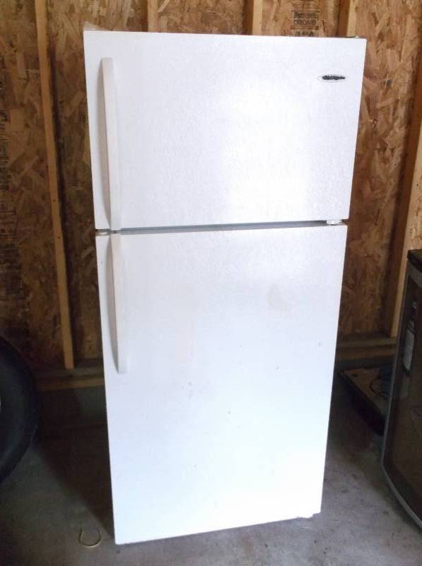 lot 2 image: Refridgerator