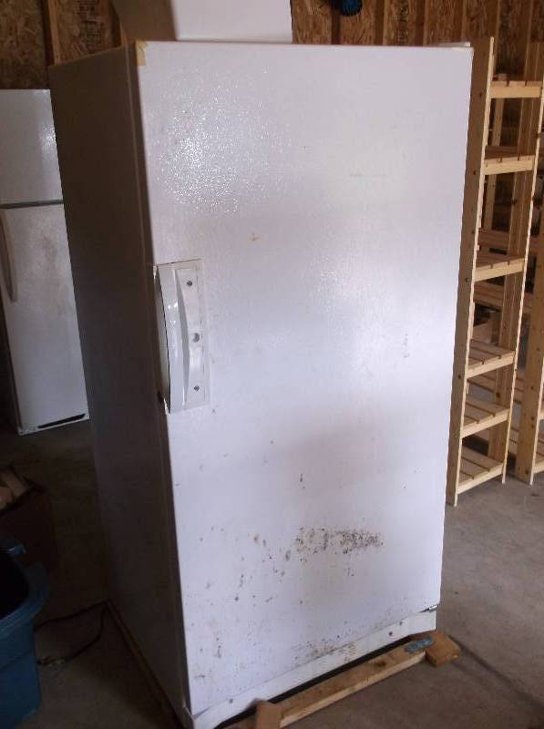 lot 3 image: Freezer
