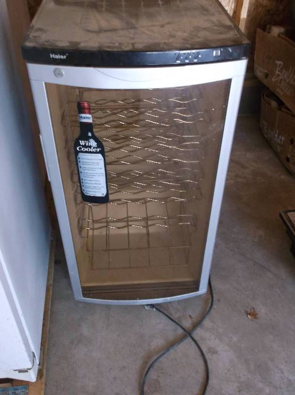 lot 17 image: Fridge