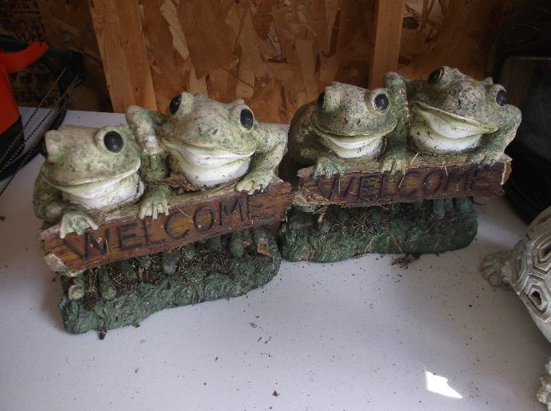 lot 20 image: Lawn ornament