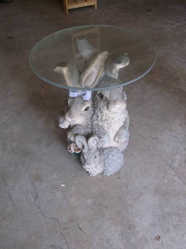 lot 22 image: End Table