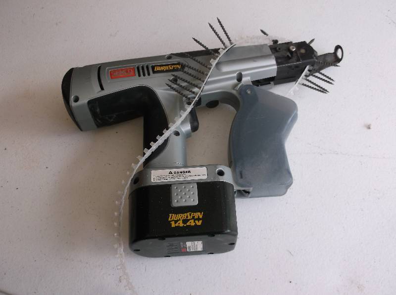 lot 28 image: Screw Gun