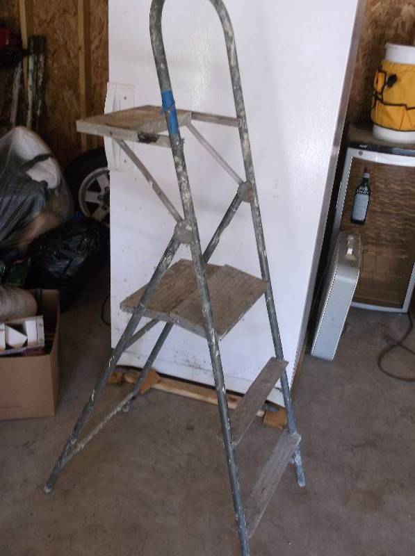 lot 37 image: Ladder