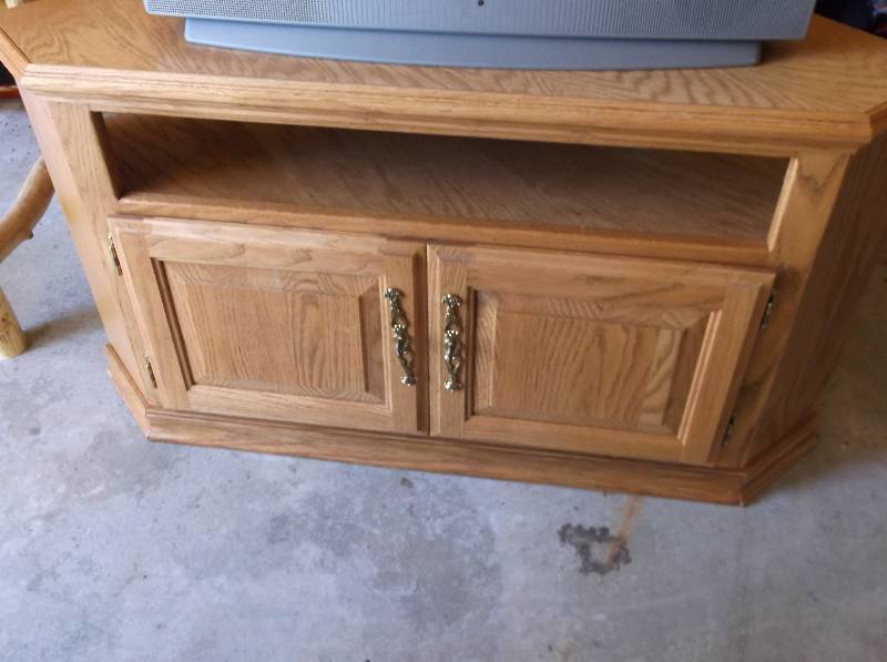 lot 75 image: Corner Stand