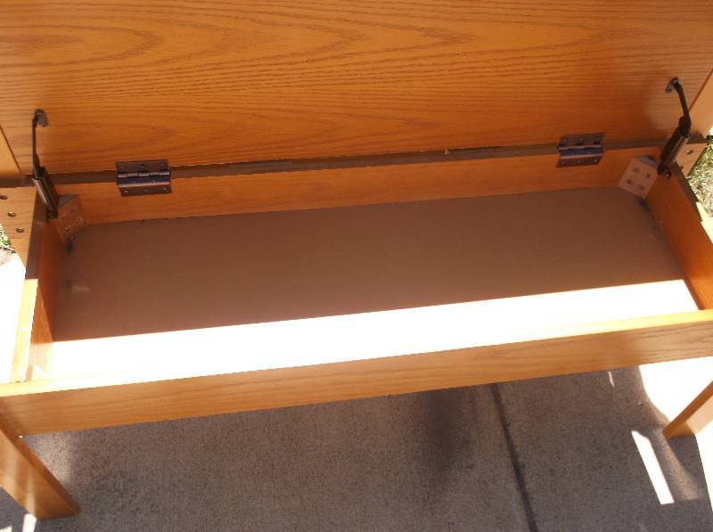 lot 104 image: Bench