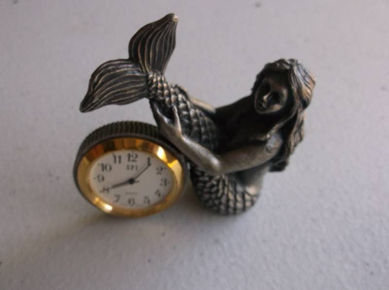 lot 110 image: Clock