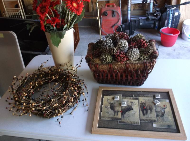 lot 117 image: Decor