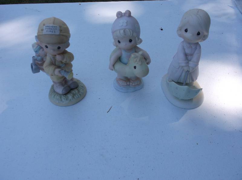 lot 131 image: figurines